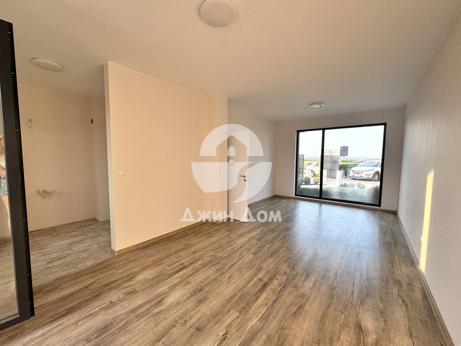 Двуетажна къща в к-с „Виктория Авеню“, гр. Поморие