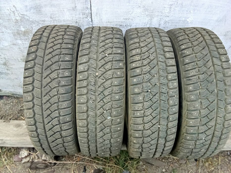 Продам  шипованные  шины зимние