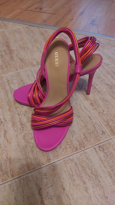 Чисто нови обувки GUESS 40номер