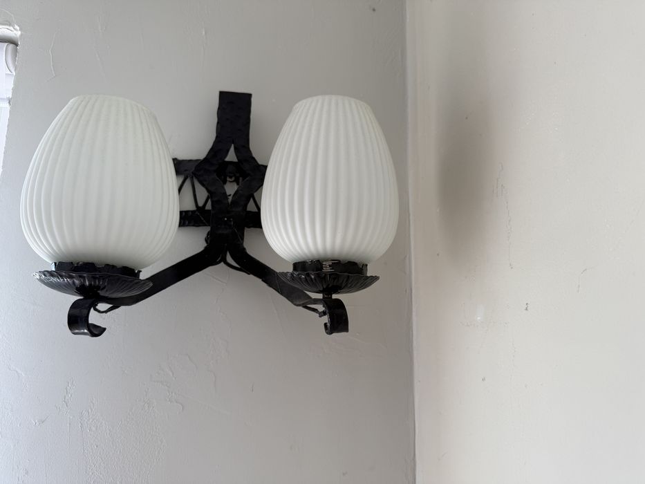 Стенна лампа от ковано желязо