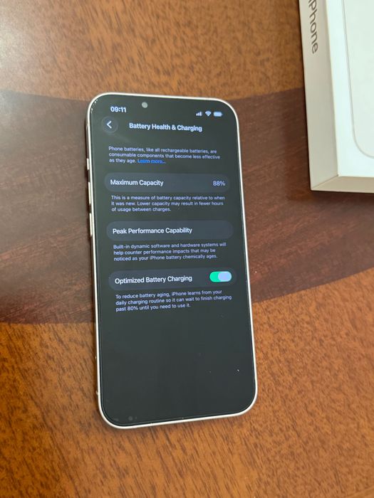 iPhone 13 128GB White — в идеальном состоянии