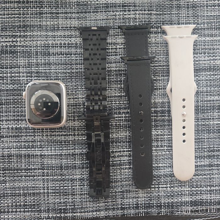 Vând Apple Watch Series 7, versiunea de 45mm, culoarea starlight