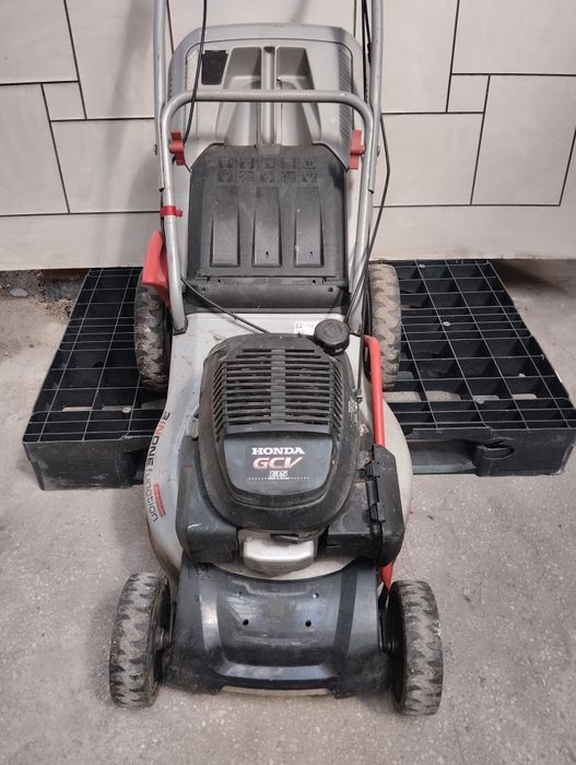 Самоходна бензинова косачка Honda
