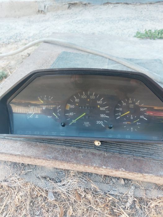 Мерседес w124. 200E. Запчасть