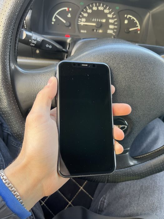 Продам iPhone 11