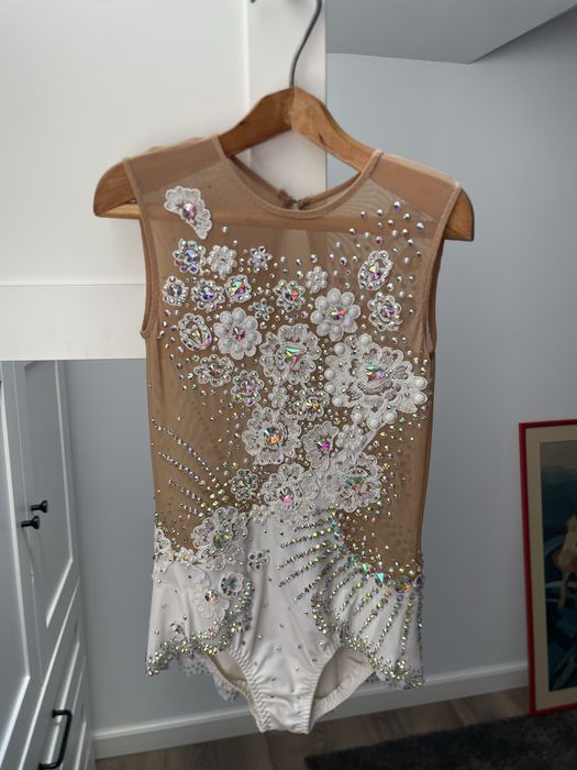 Costum gimnastică ritmică – vârsta 7-9 ani