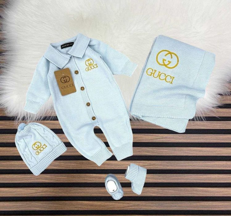 Set bebeluși 0/3 3/6 luni ,4 piese