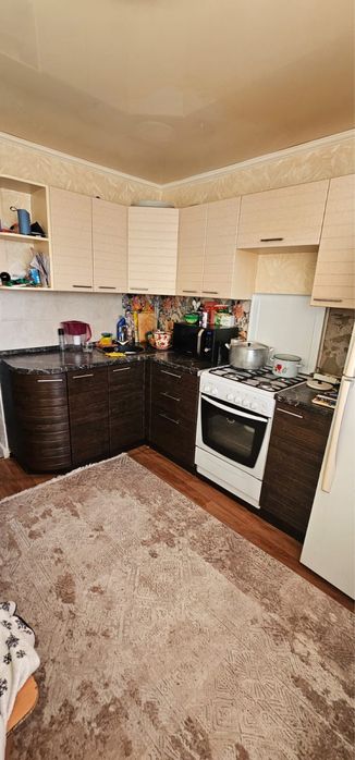 Продам кухонный гарниур