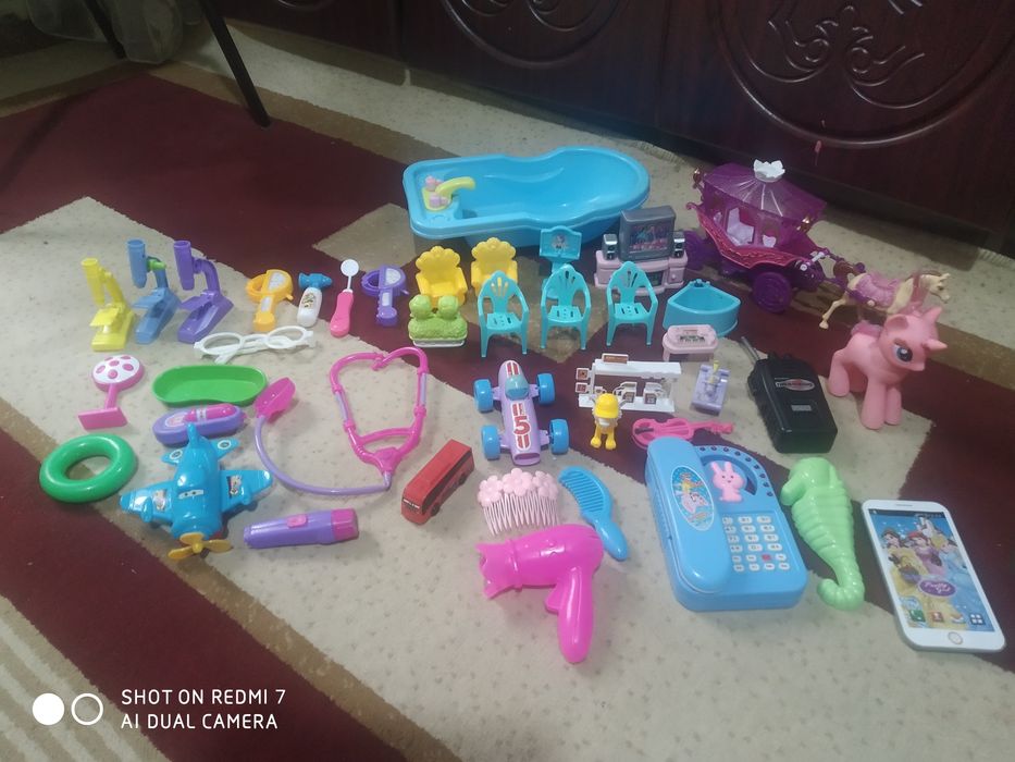 Домики и игрушки все 200000 сум