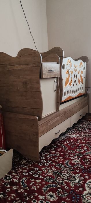 Bolalar karovatlari shkafchasi bilan