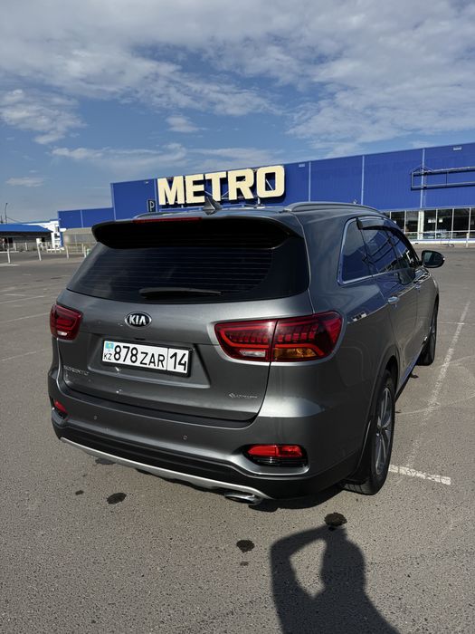 Продам автомобиль Kia Sorento