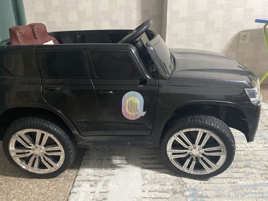 Продам детскую электронную машину