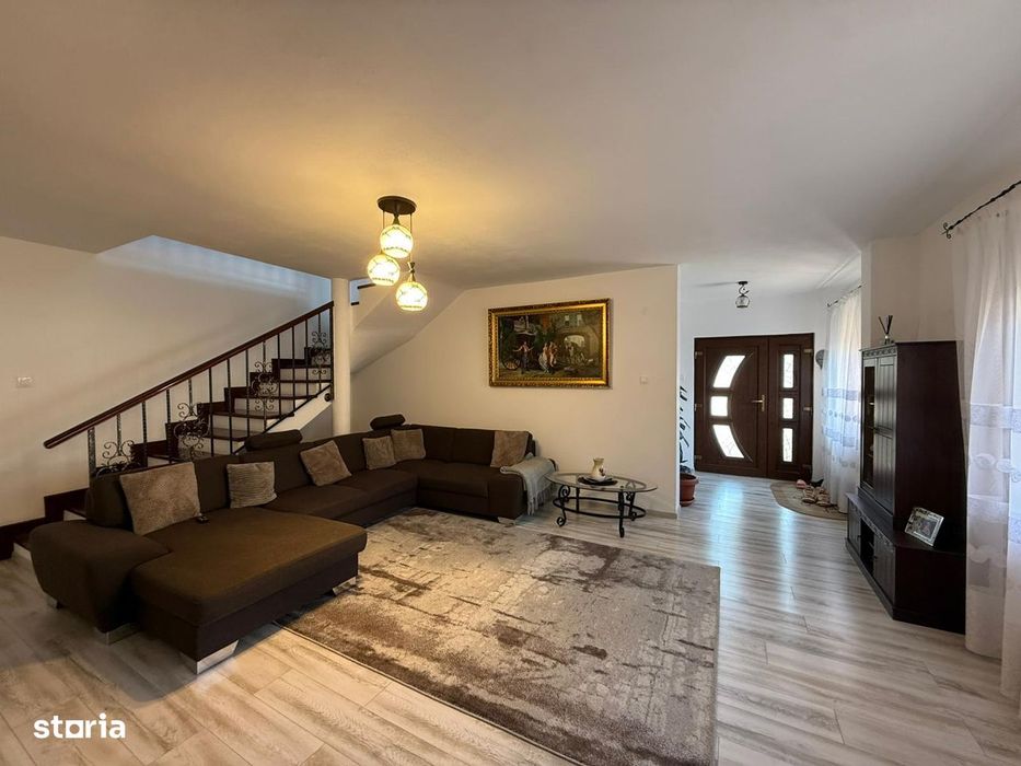 De vanzare Parte de Duplex, zona Arex.