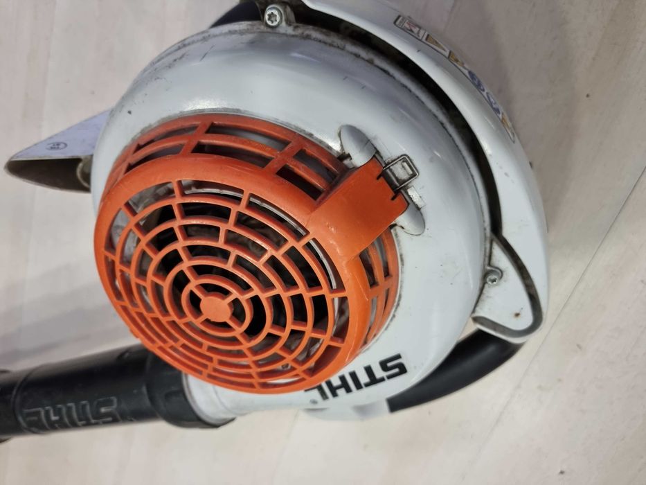 Машината за засмукване и издухване листосъбирач Stihl