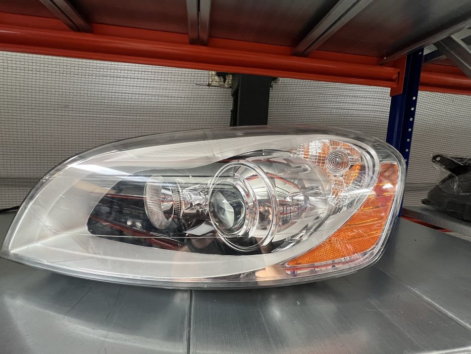 Volvo XC60 фар/фарове ксенон