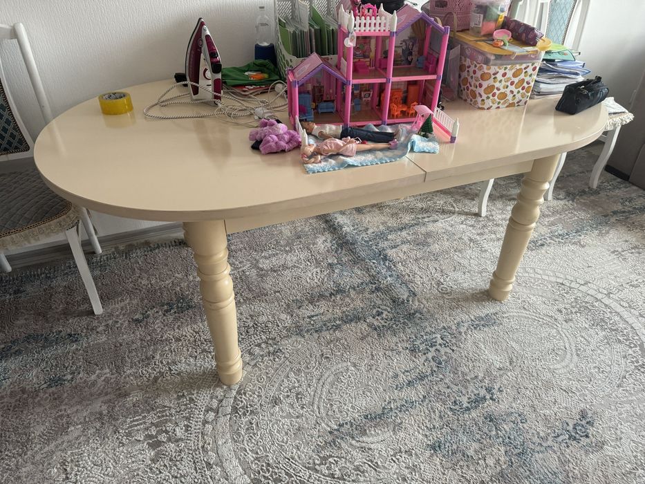 Стол размером 2м,раздвижной 3м