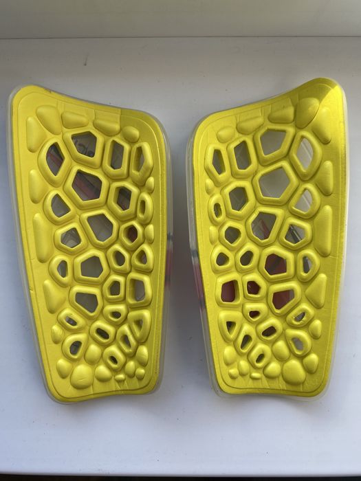 Щитки Nike mercurial, adidas(Messi)