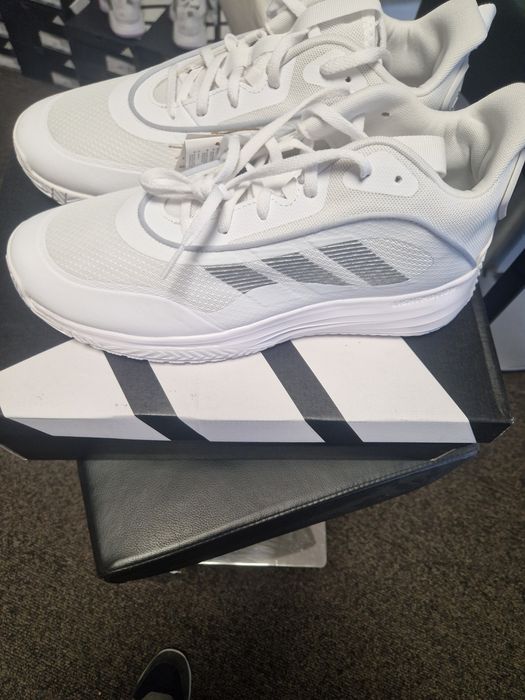 Vand lot de 10 buc,gheata Adidas, noi cu eticheta nr 46