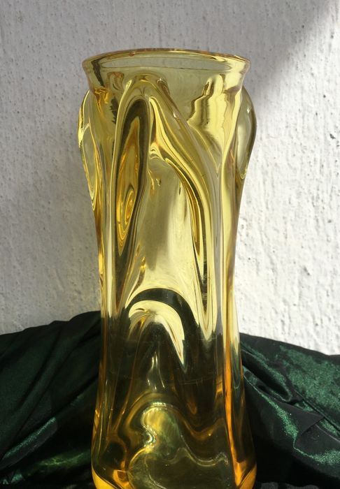 Ваза от духано стъкло