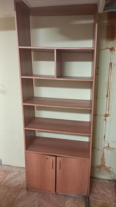 Продам офисные столы и шкафы