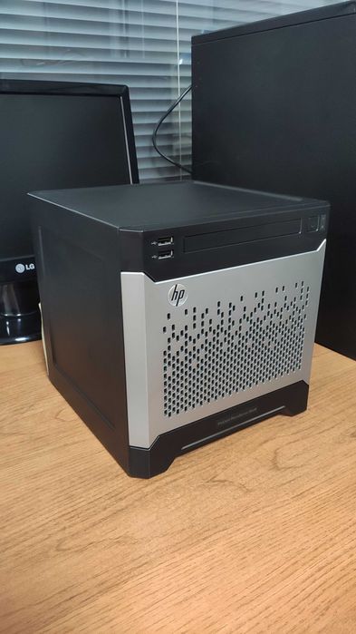 Сервер HP ProLiant MicroServer Gen8