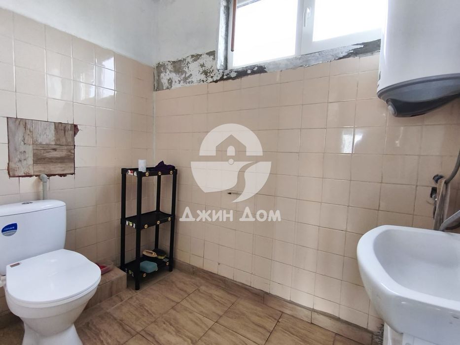 Двуетажна къща с двор и ГАРАЖ в село Винарско, обл. Бургас