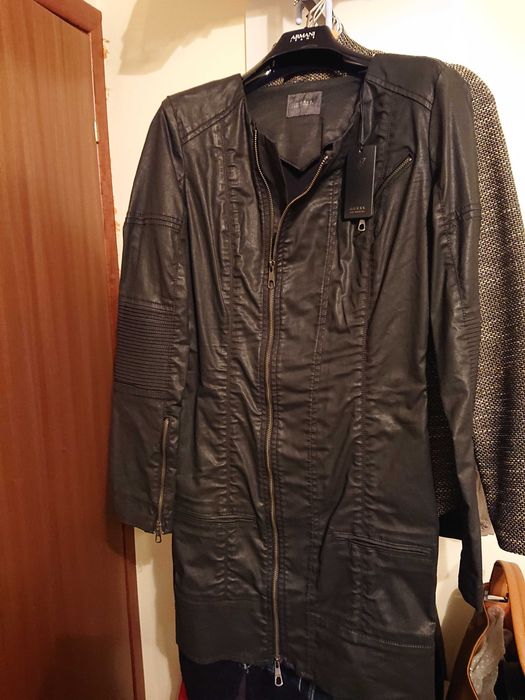 Охлаждаваща рокля-шлифер GUESS