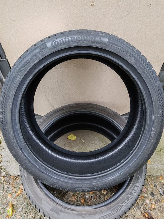 235 40 19 Continental зимна гума нова