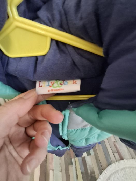 Зимен комплект и космонавт