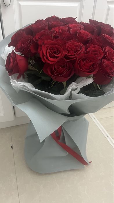 Свежий букет из 35 роз