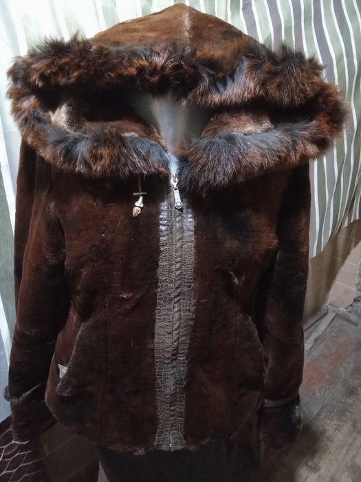 Продам короткую шубу Темно коричневого цвета 46 размер