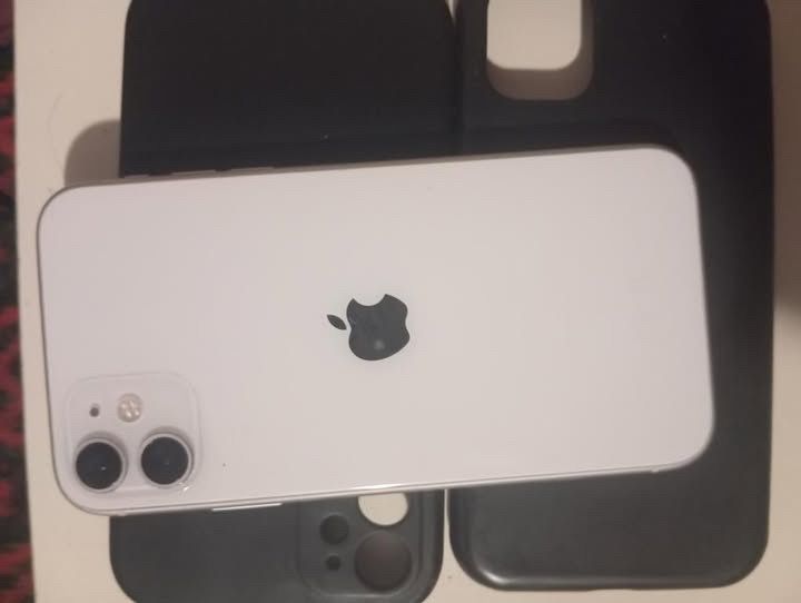 Продам Айфон 11 128 память