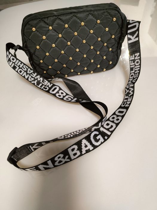 Чисто нова дамска чанта за през рамо.