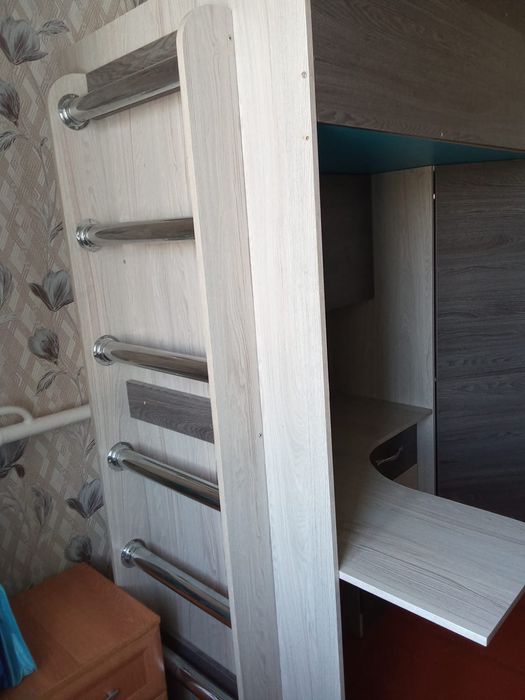 Кровать двухъярусная