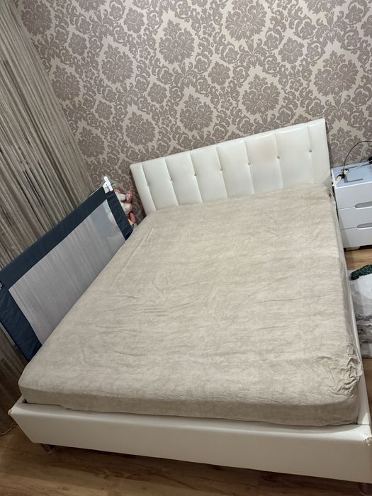 Pat  160/200 cu saltea