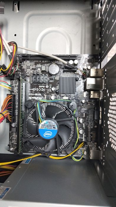 Продам материнскую плату s1150 4го поколения поддержка процессора