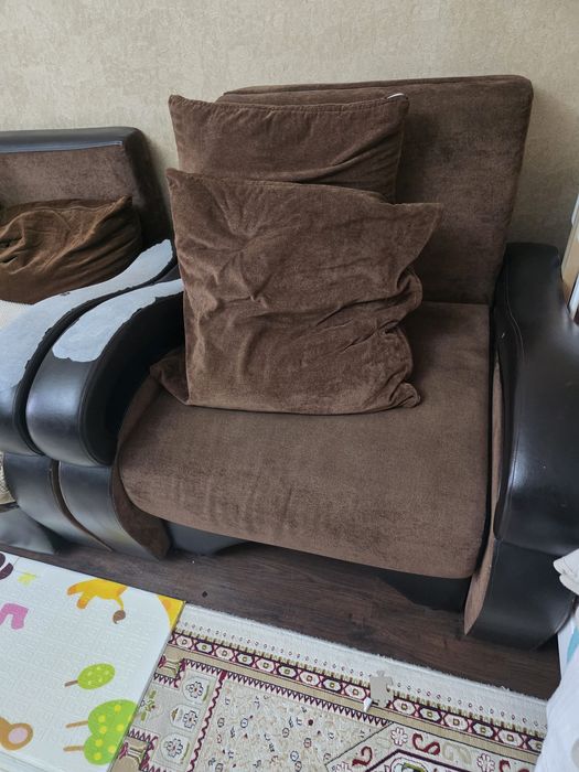 Продам диван с креслами