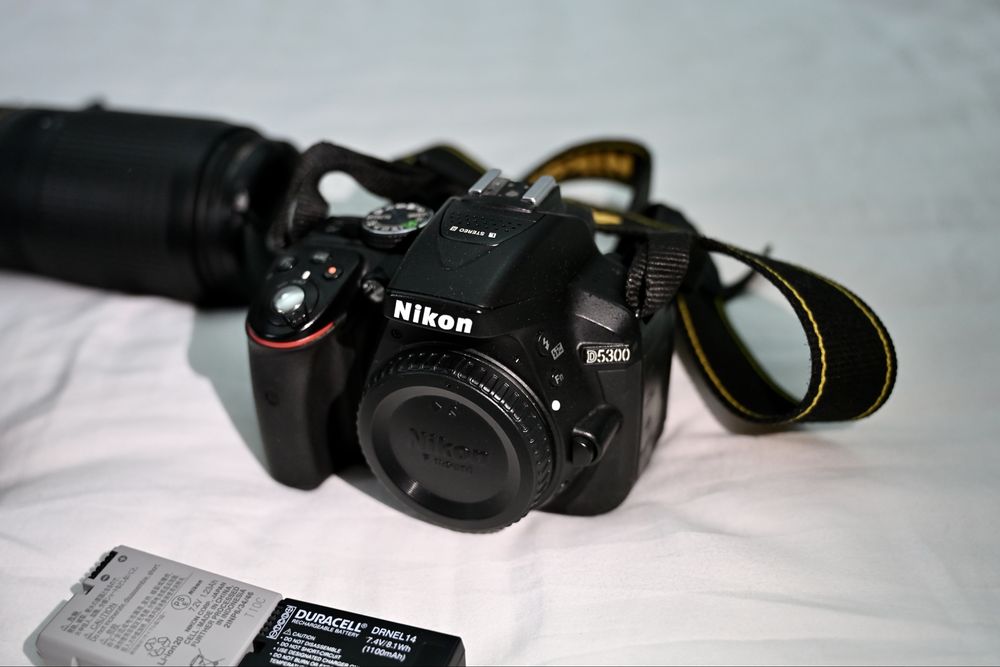 Nikon D5300 + 3 obiective (18-55, 18-200 VRII, 70-300 VRII) Impecabil