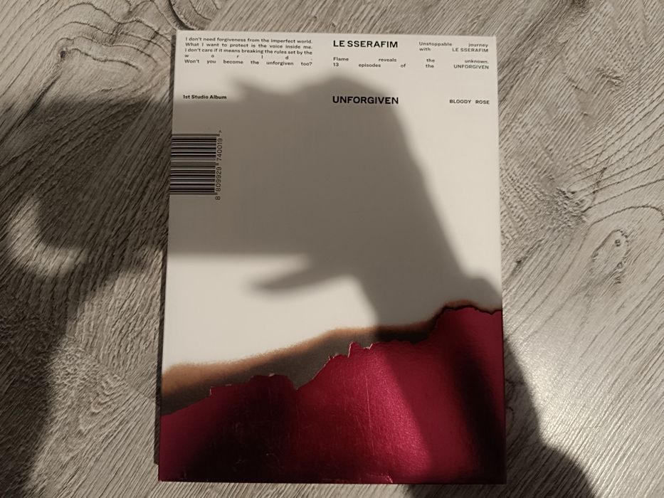 Kpop албум Unforgiven на Le Sserafim