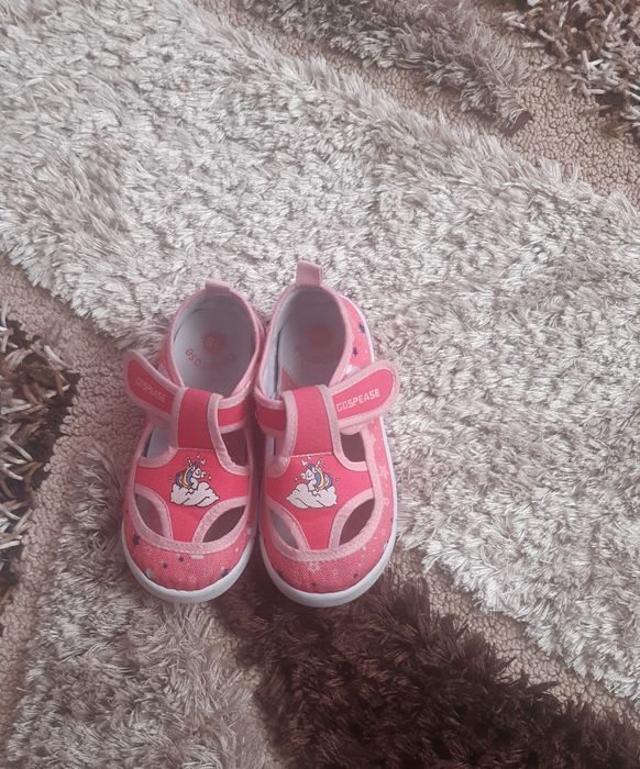 Продам детскую обувь