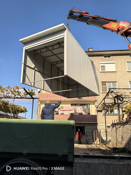 Произвежда гаражни клетки от термопанели