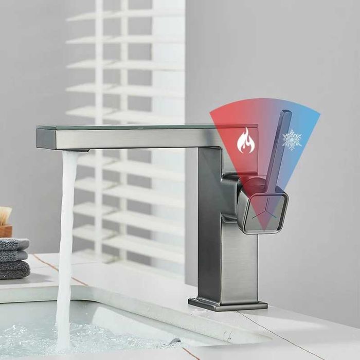 Модерен LED смесител за баня с дисплей