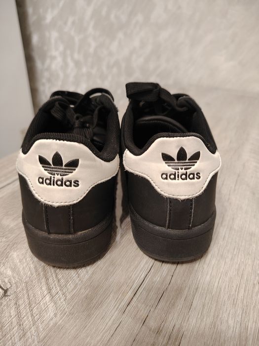 Продам кроссовки для мальчика.