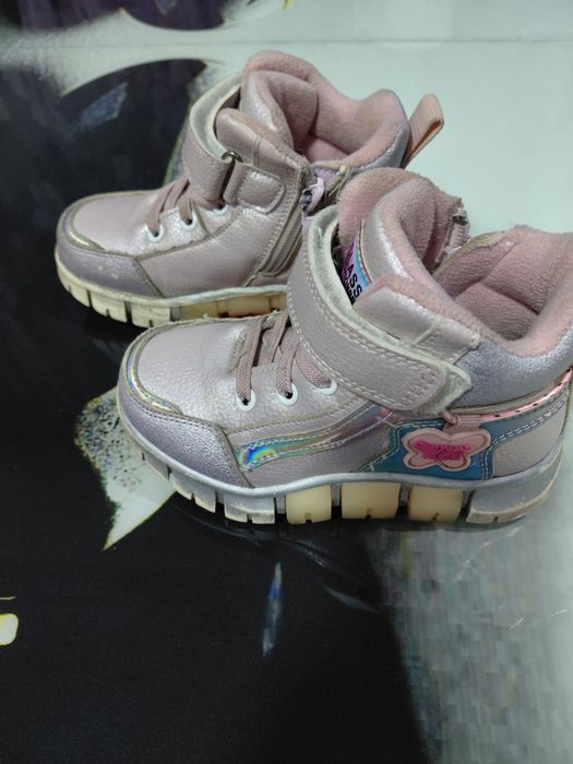 Продам весенние ботинки.