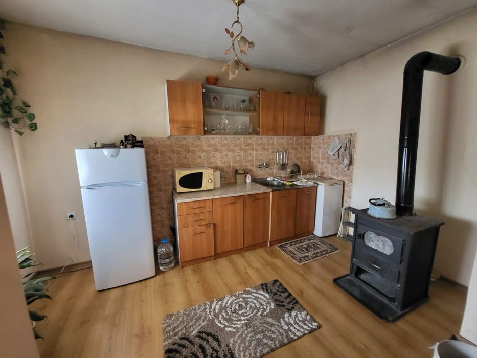 Продавам къща в гр. Луковит