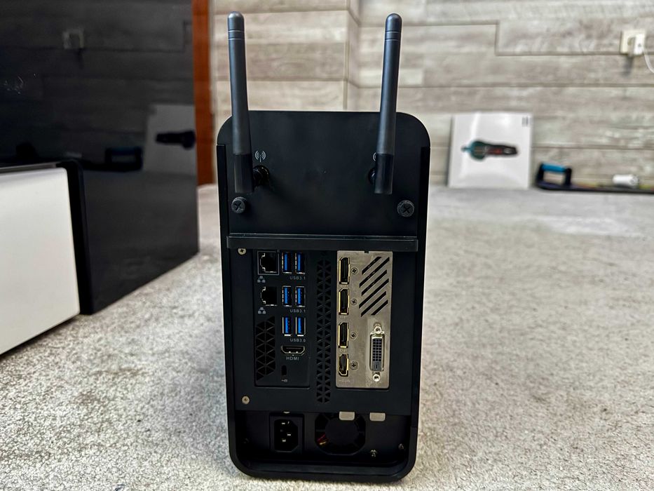 ZOTAC MAGNUS ONE мини геймърски компютър 7-10700, 64GB RAM, RX 580