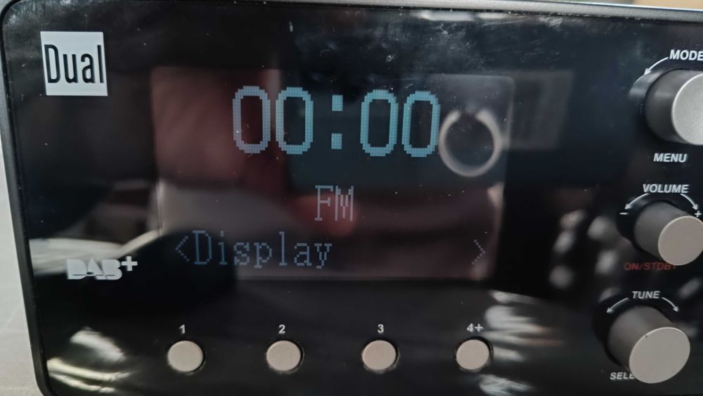 Продавам DAB+/FM радио-часовник