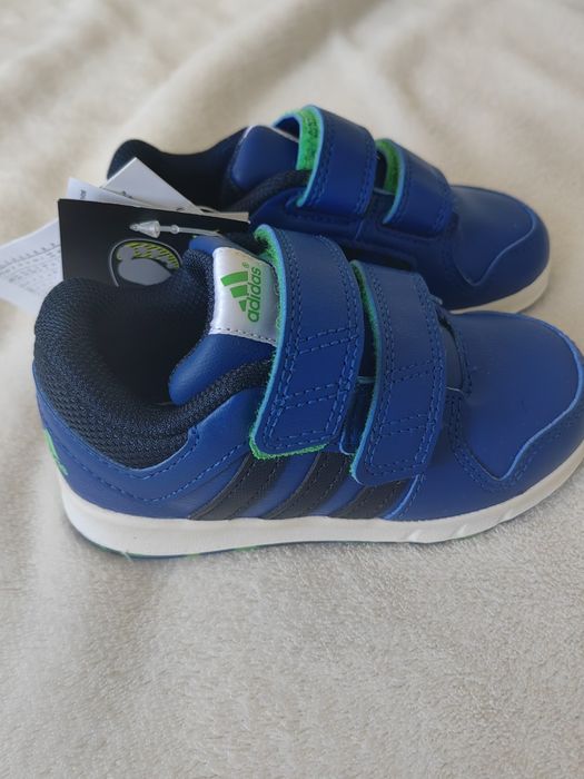 Продавам маратонки adidas