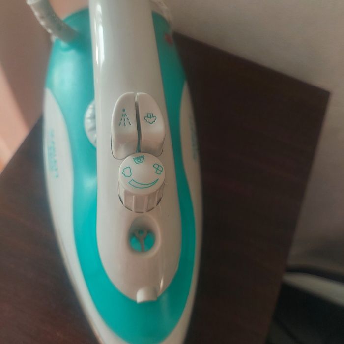 Утюг с отпариванием Скарлет