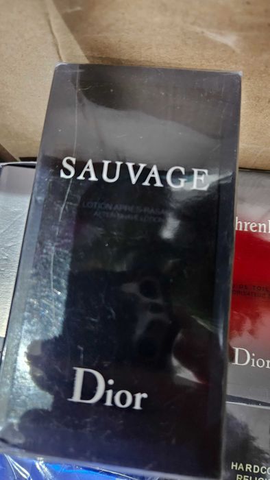 Parfum Dior Sauvage si Fahrenheit sigilat